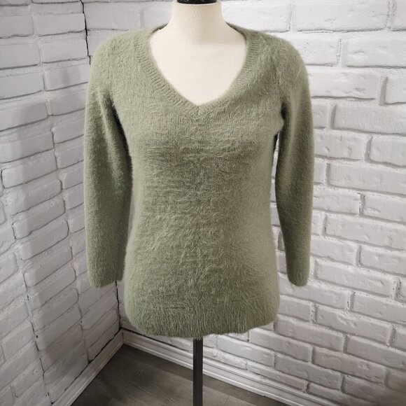 Ricki's Ladies Size Small Sage Green V-neck Eyelash Knit Straight Fit Sweater - Picture 1 of 8